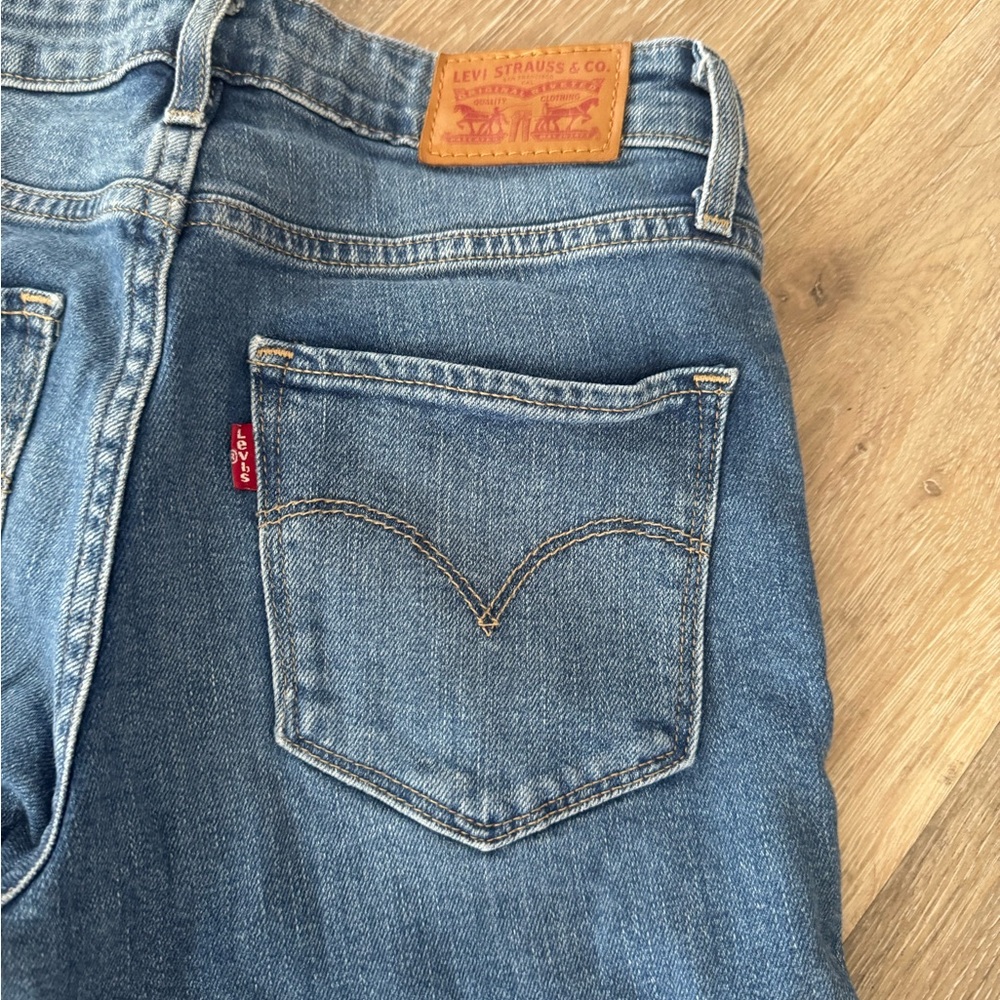 Levi’s cropped jeans
